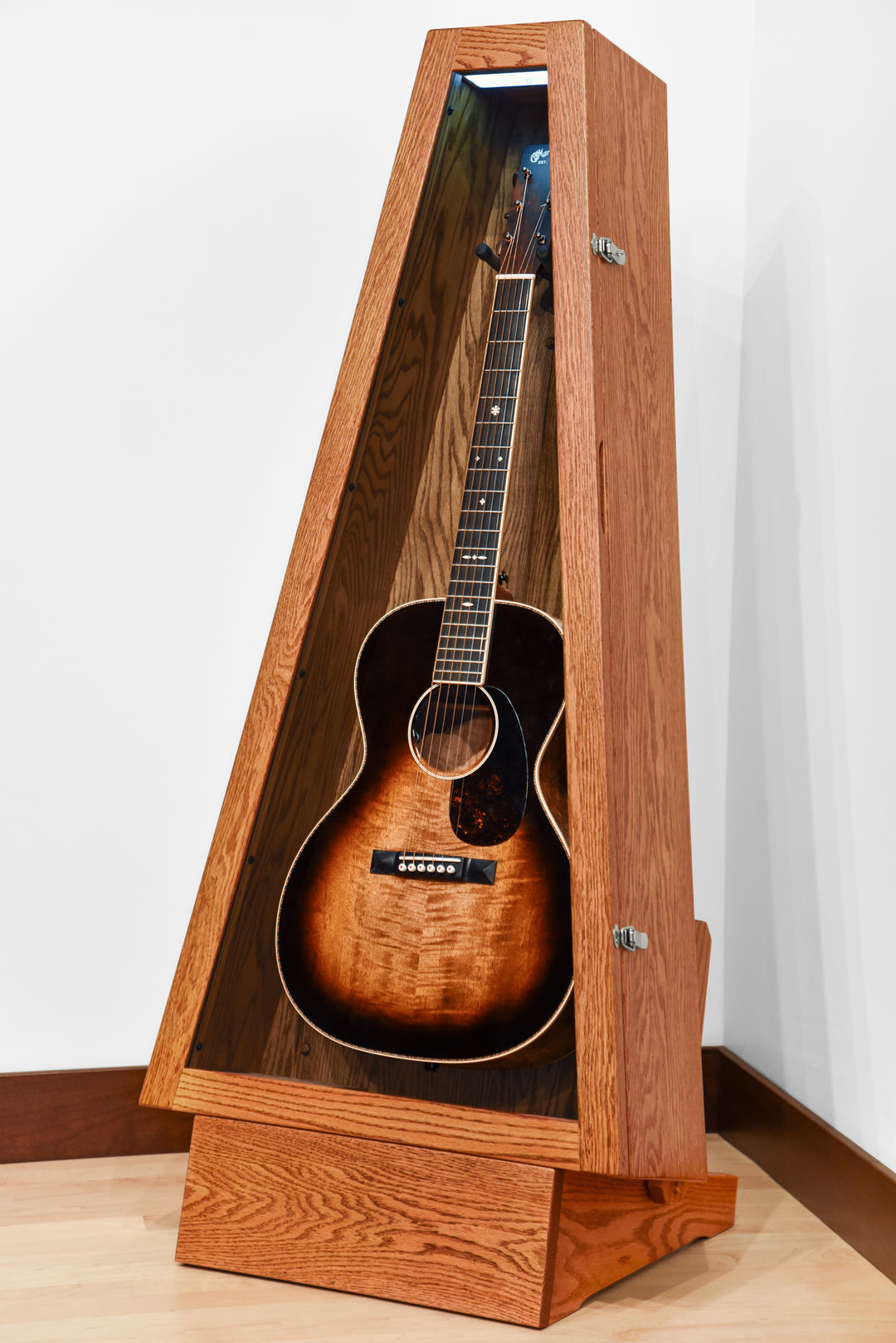 ClimaStand Triangle Humidor with Base - Red Oak with Golden Oak Stain