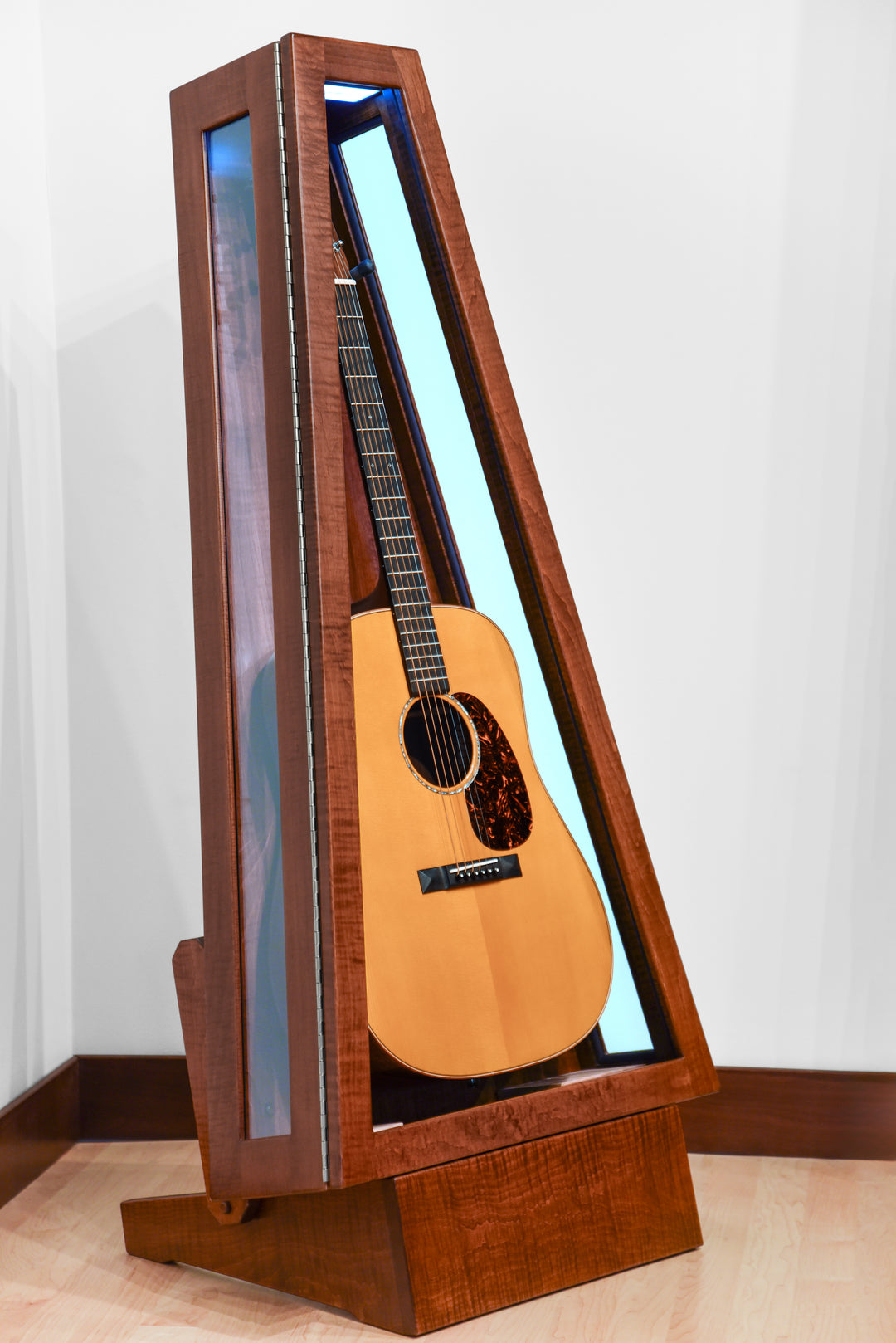 ClimaStand Glass Sided Triangle Humidor with Base - Flamed Maple with Acres Stain