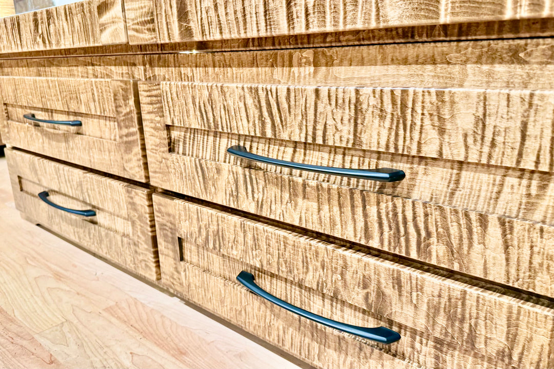 ClimaCab Traditional+ | Flame Maple with Provincial Stain and Natural Flame Maple Slat Wall