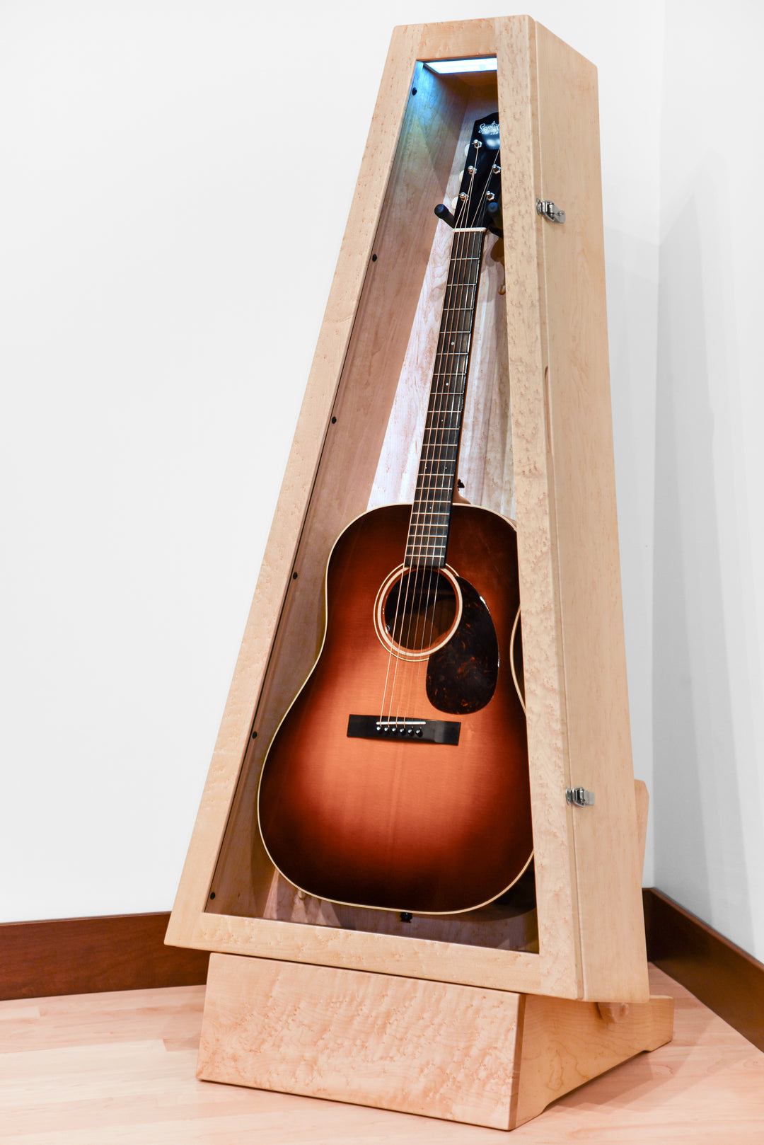 ClimaStand Triangle Humidor with Base - Birdseye Maple