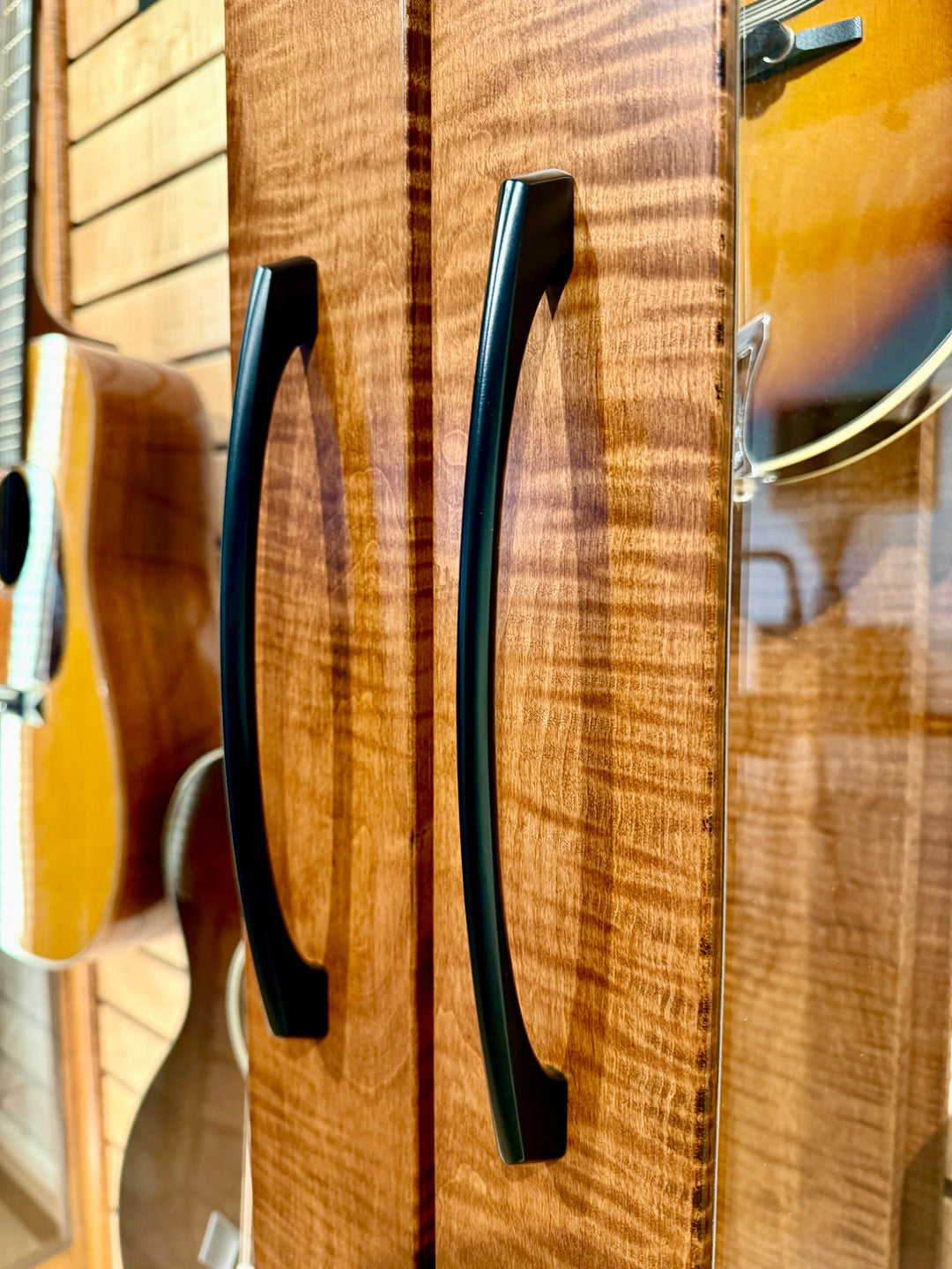 Low Depth ClimaCab V | Flamed Maple with Boston Stain and Natural Flamed Maple Slat Wall