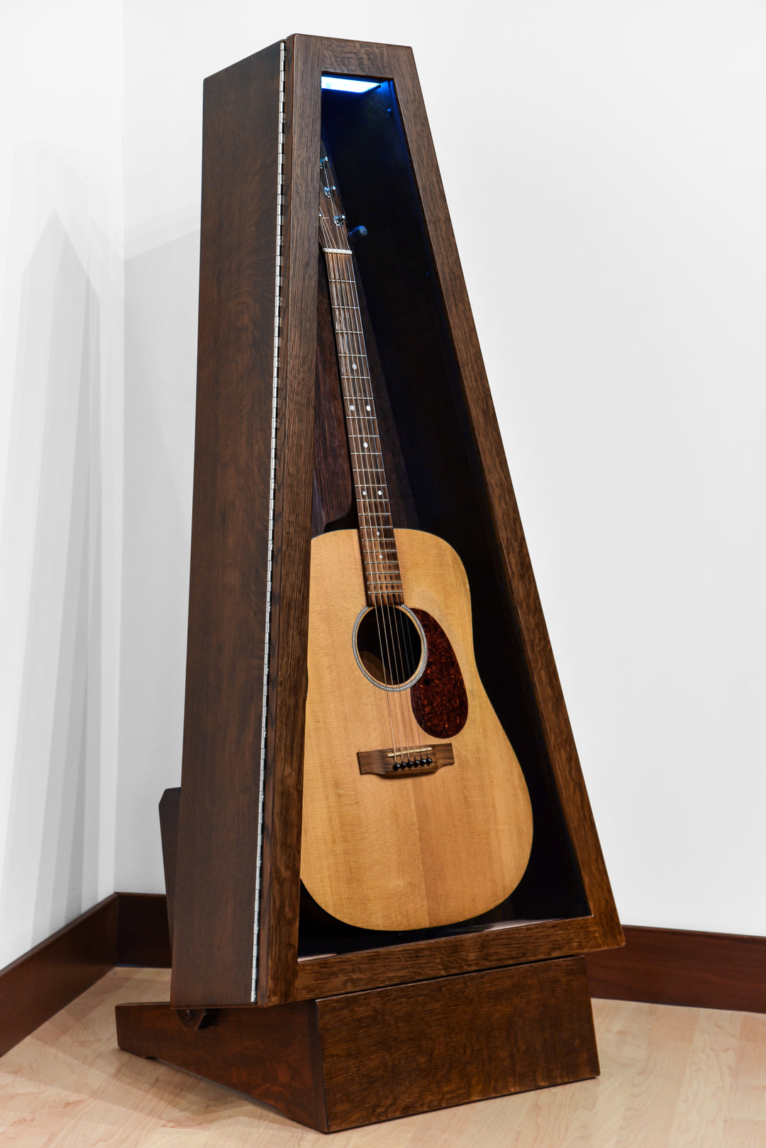 ClimaStand Triangle Humidor with Base - Quartersawn White Oak with Onyx Stain