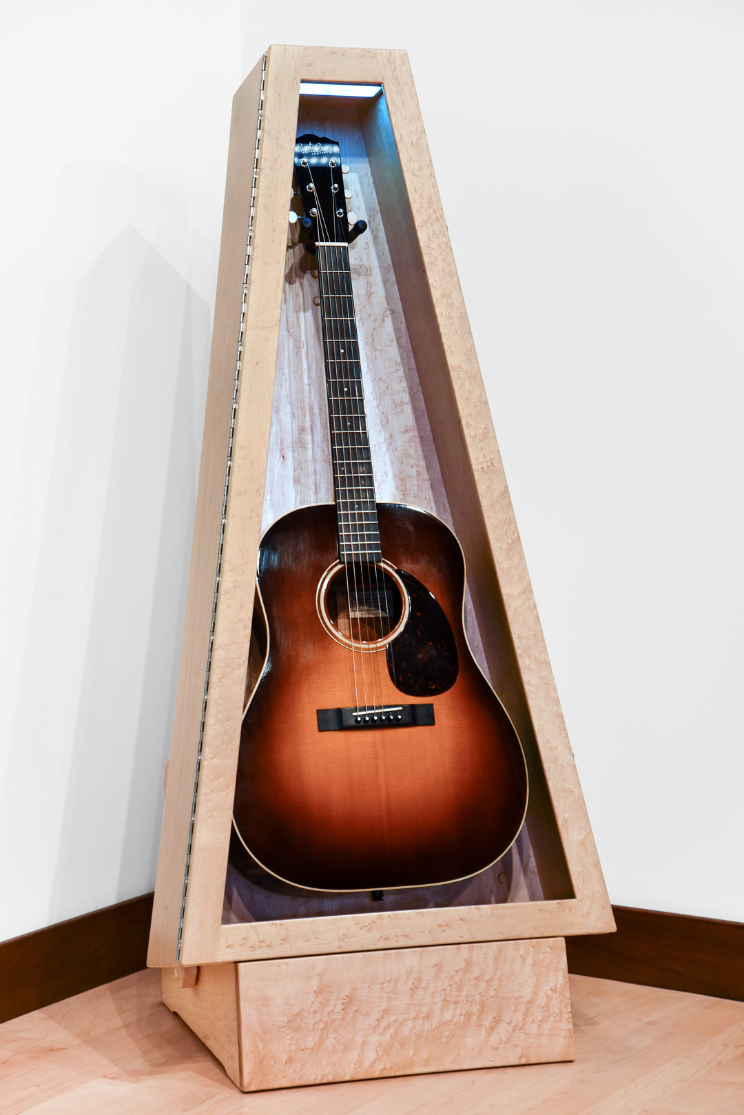 ClimaStand Triangle Humidor with Base - Birdseye Maple