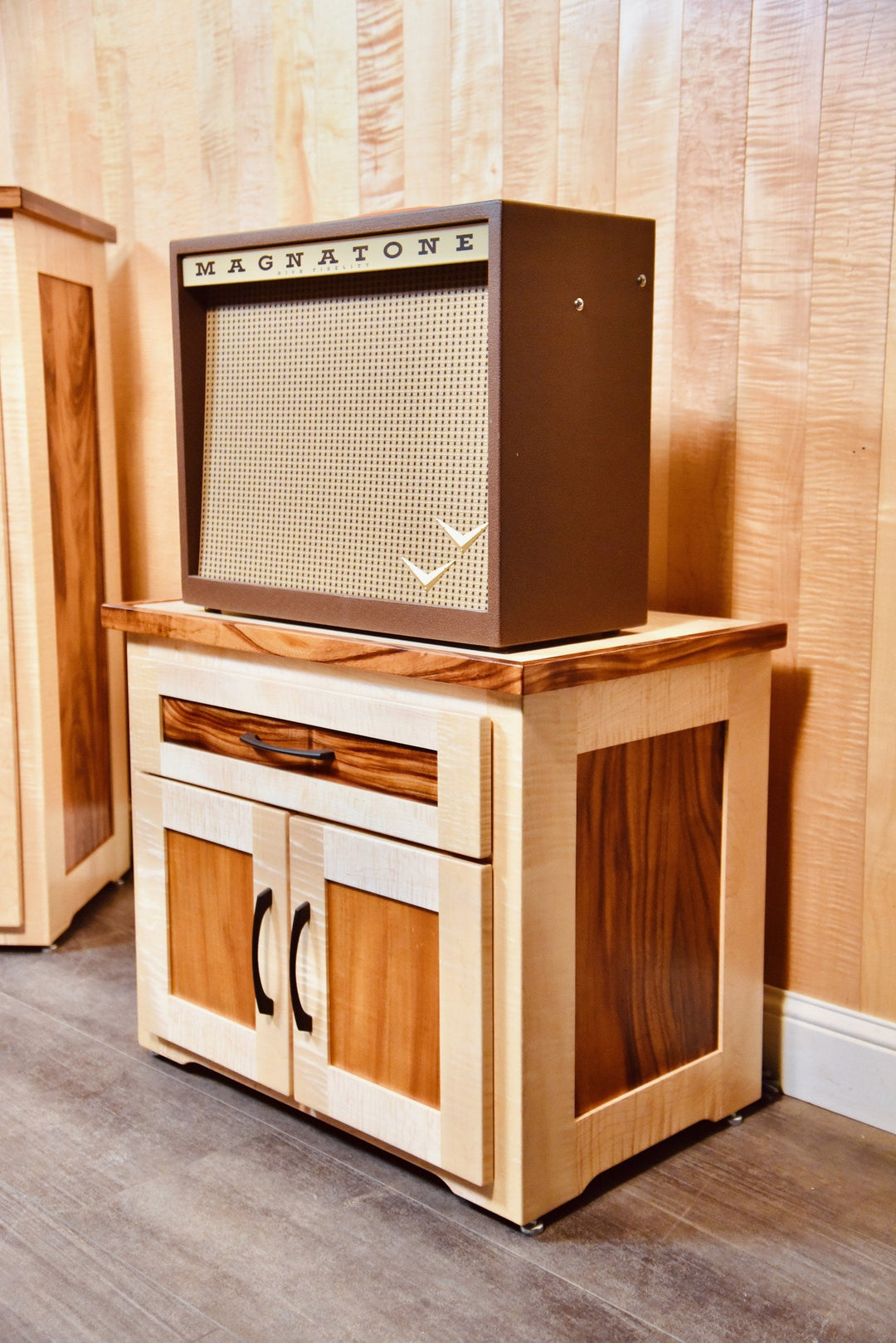 Two tone maple Amp Stand with amplifier on top