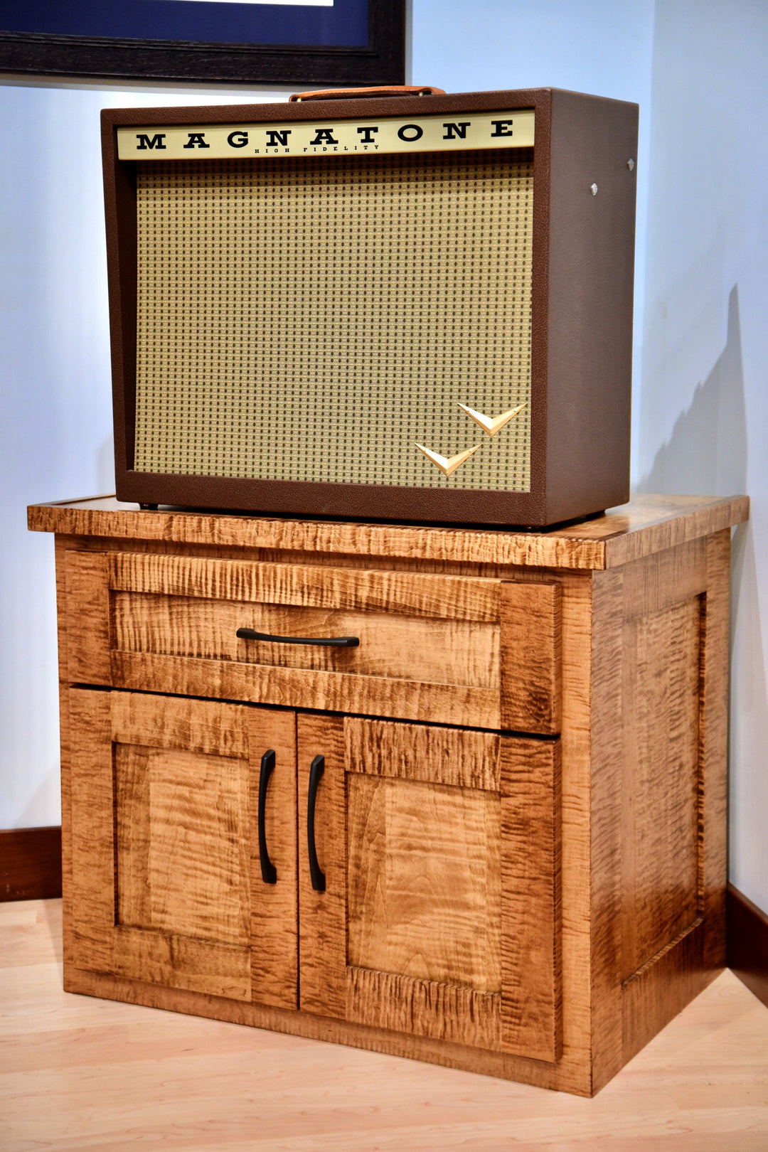 Flamed maple Amp Stand with a Magnatone amplifier sitting on top