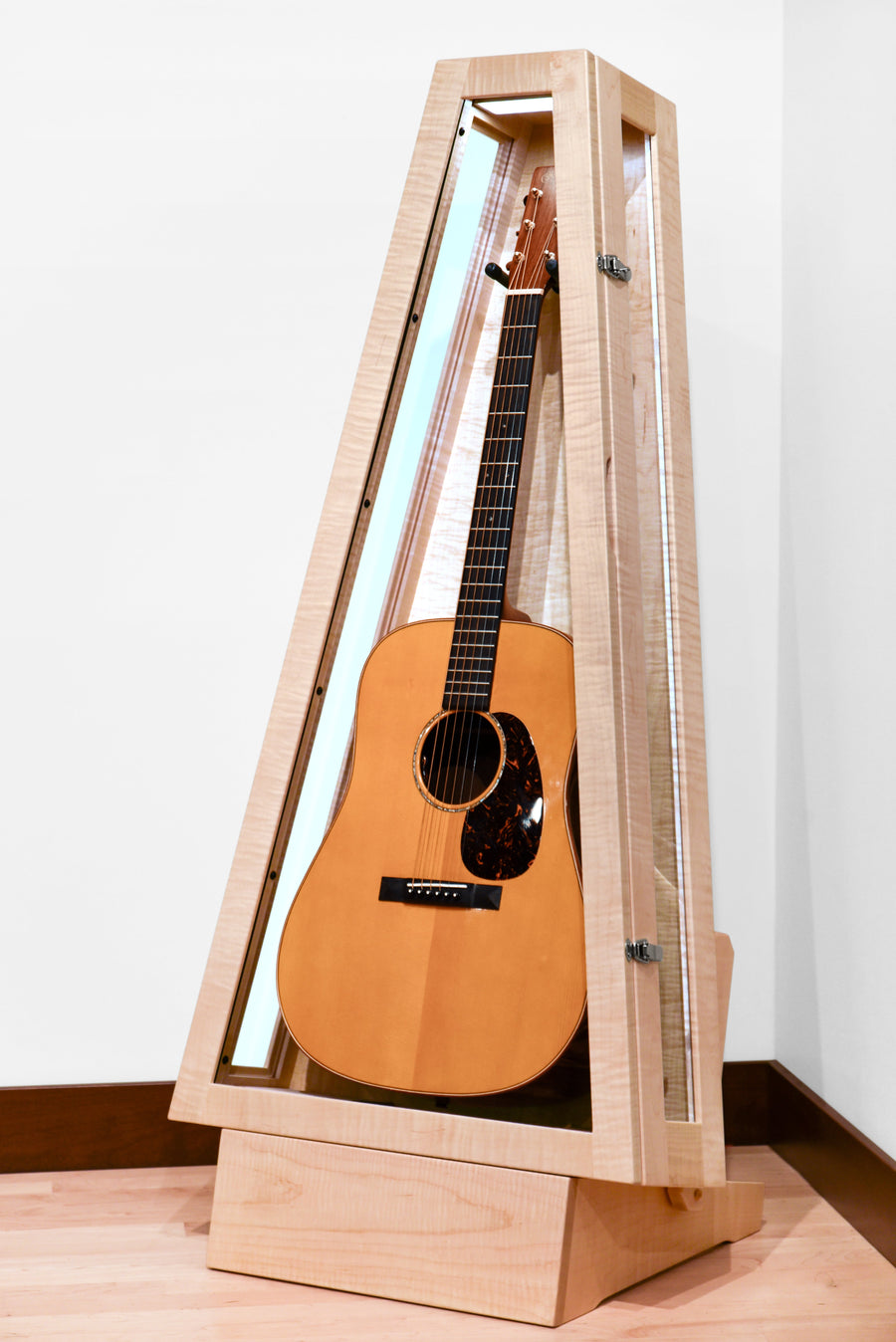 ClimaStand Glass Sided Triangle Humidor with Base in Flamed Maple