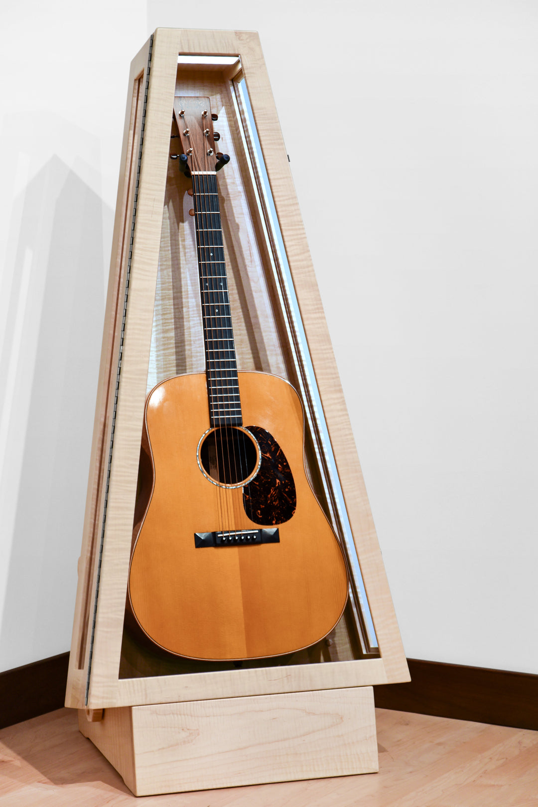ClimaStand Glass Sided Triangle Humidor with Base in Flamed Maple