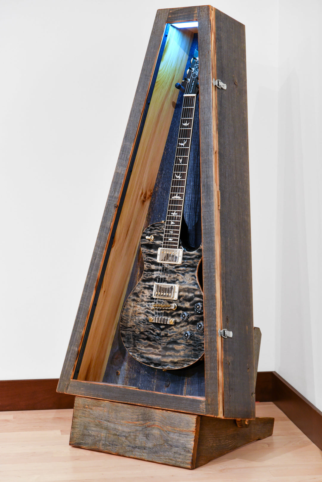 ClimaStand Triangle Humidor with Base in Reclaimed Barnwood (Grey)